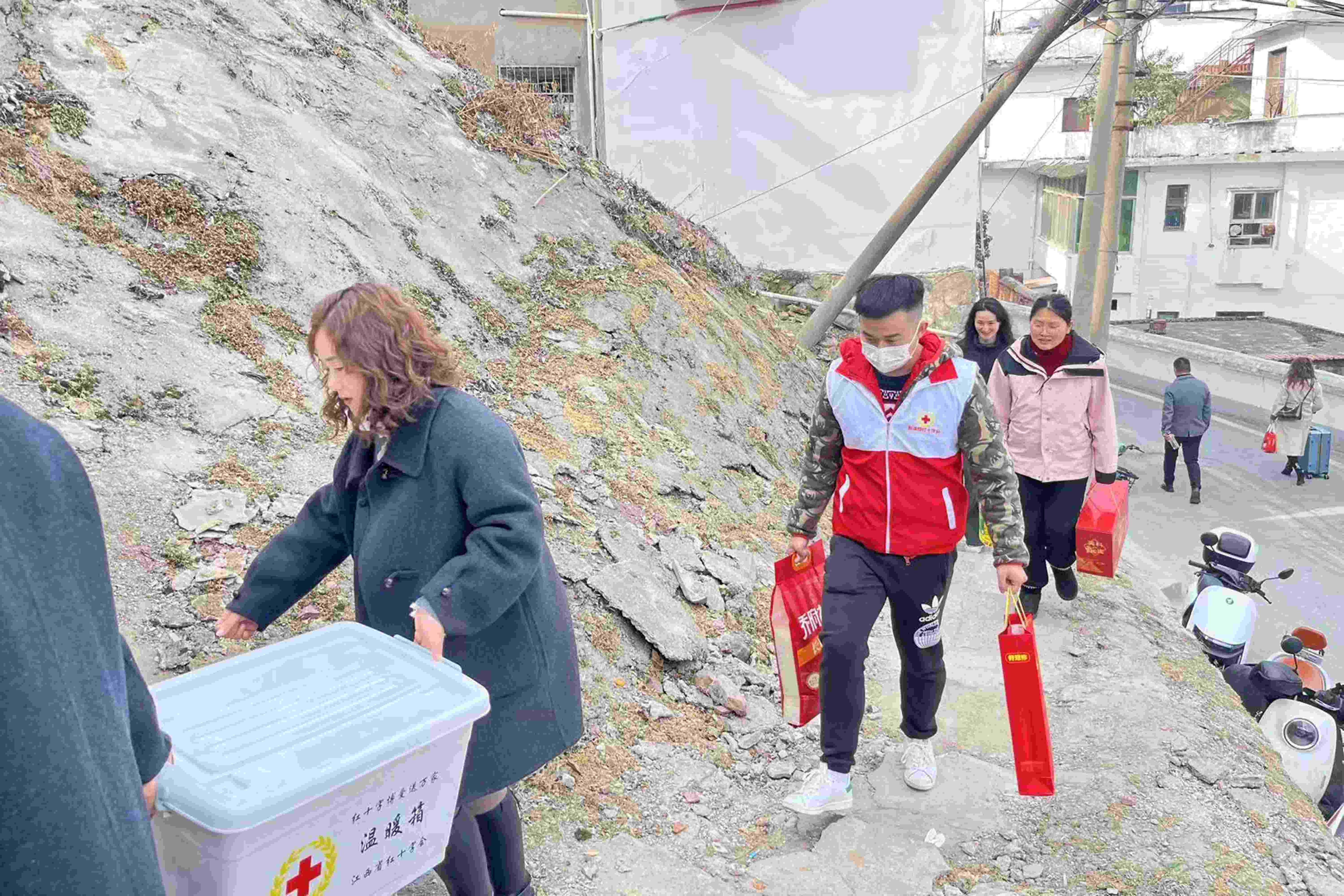 江西比分365医疗为彭泽县60户穷困户送温暖